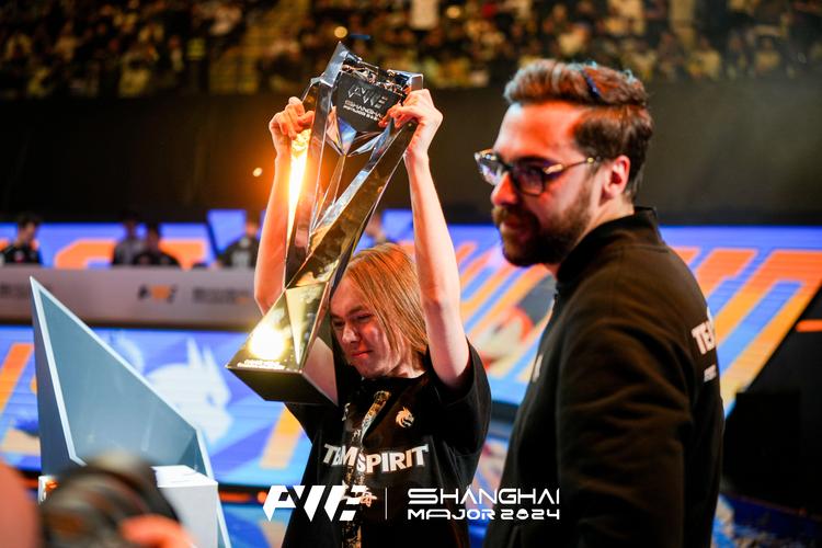 Cat女坦光芒四射带队翻盘 kakao大树发狂 乐言队先拿赛点