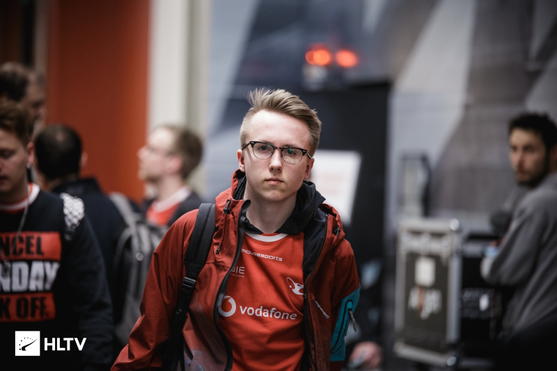 麻将中后期你还敢乱冲吗（打到麻将中后段，你还敢冒进去吗？）