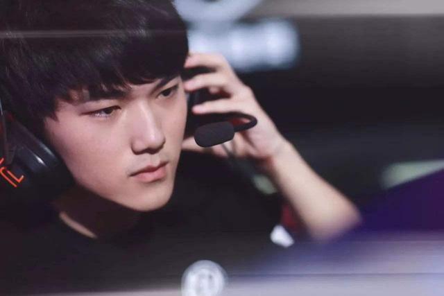 博弈心理：控制幻觉：为什么你觉得能控牌？（博弈心理学中的控制错觉：为何你总觉得能掌控牌局？）