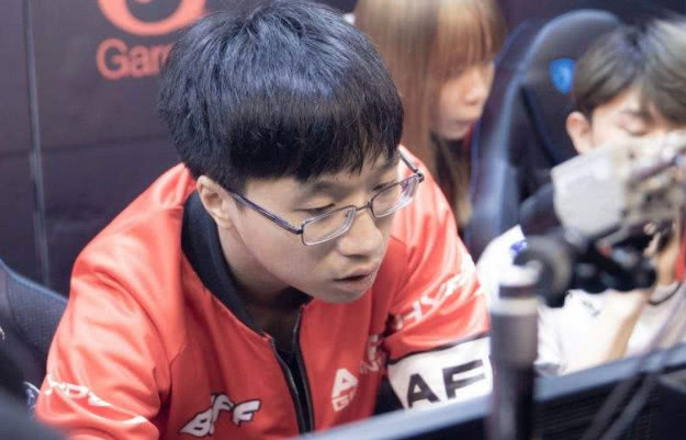 LGD Gaming 官方公告：前TT二队上单选手 Sasi 正式加入 LGD Gaming ，在新赛季共同奋战！