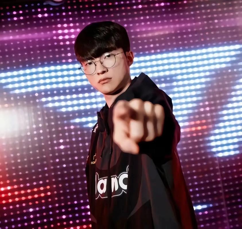 【战报】2025LPL春季赛3月18日综述，TT 2-0 RW、WE 2-1 BLG