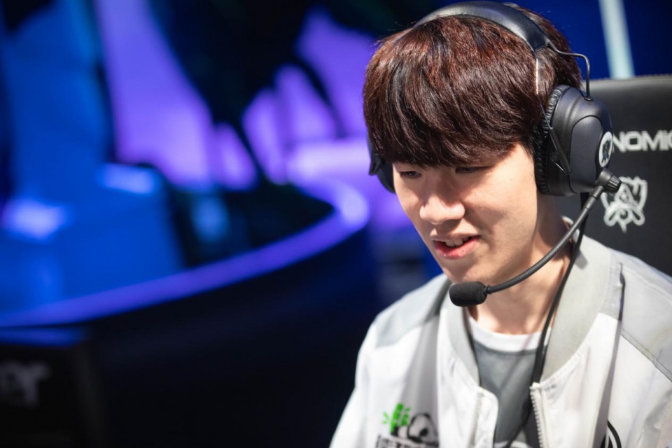 Yxl 的飞机在团战中失控， Shaoye 的大嘴没有输出空间， Bilibili Gaming 领先